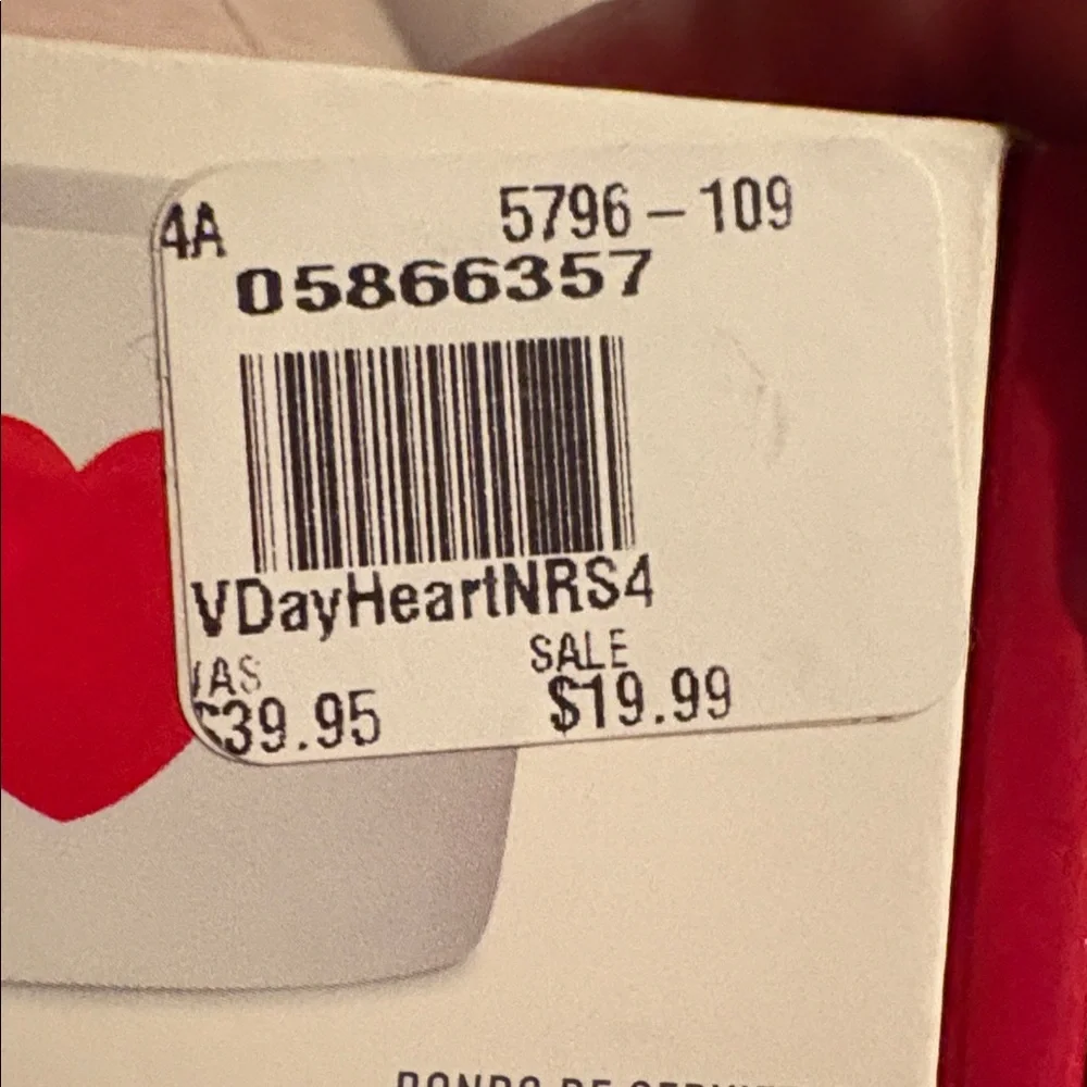 BNWT Williams Sonoma heart set napkin rings